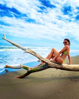 Tabata Jalil feet photo thumbnail