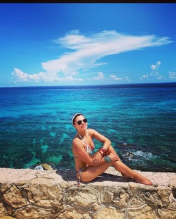 Tabata Jalil feet photo thumbnail