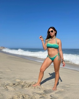 Tabata Jalil feet photo thumbnail