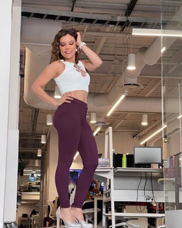 Tabata Jalil feet photo thumbnail