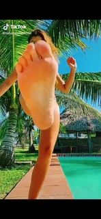 Tabata Jalil feet photo thumbnail