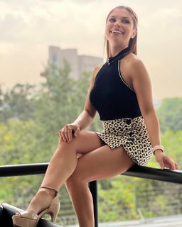 Tabata Jalil feet photo thumbnail