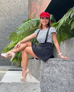 Tabata Jalil feet photo thumbnail