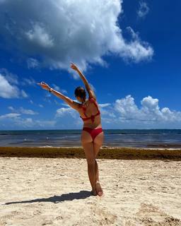 Tabata Jalil feet photo thumbnail