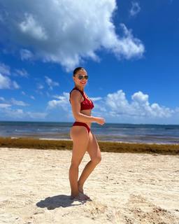 Tabata Jalil feet photo thumbnail