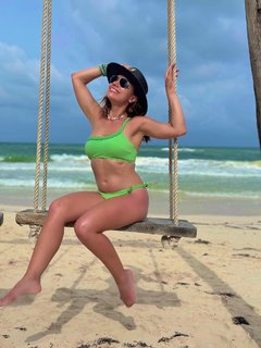 Tabata Jalil feet photo thumbnail