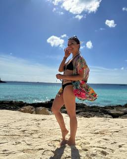 Tabata Jalil feet photo thumbnail