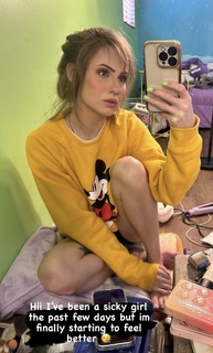 Tabby Sharp feet photo 11
