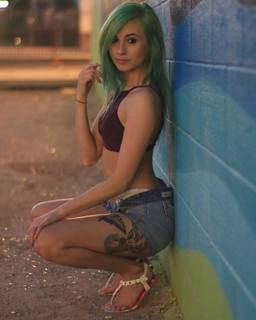 Tabby Sharp feet photo 5