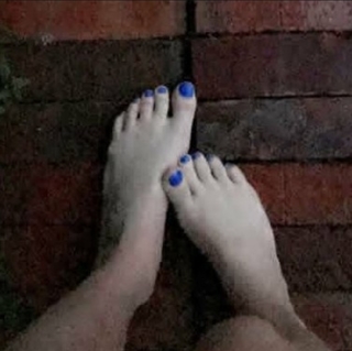Tabby Sharp feet photo 5