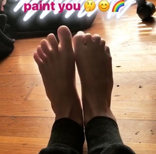 Tabby Sharp feet photo 2