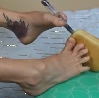 Tabby Sharp feet photo 10