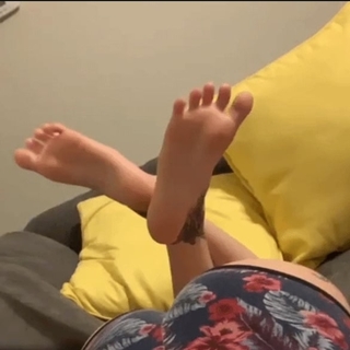 Tabby Sharp feet photo 9