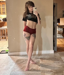 Tabby Sharp feet photo 12