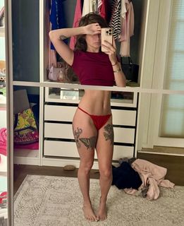 Tabby Sharp feet photo 17