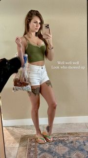 Tabby Sharp feet photo 9