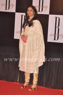 Tabu feet photo thumbnail