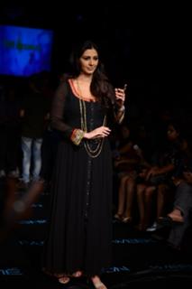Tabu feet photo thumbnail