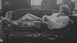 Taeyeon feet photo thumbnail