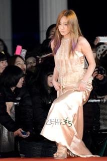 Taeyeon feet photo thumbnail