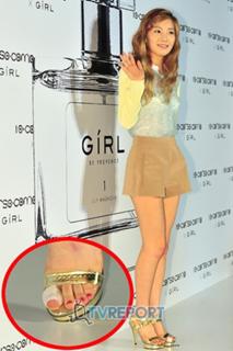 Taeyeon feet photo thumbnail