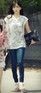 Taeyeon feet photo thumbnail