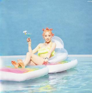 Taeyeon feet photo thumbnail