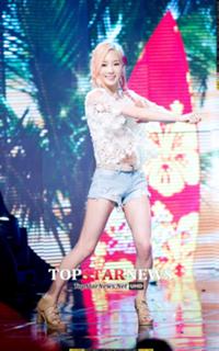 Taeyeon feet photo thumbnail