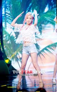 Taeyeon feet photo thumbnail