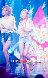 Taeyeon feet photo thumbnail