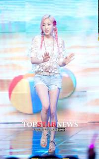 Taeyeon feet photo thumbnail
