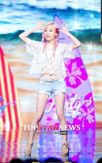 Taeyeon feet photo thumbnail