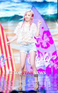 Taeyeon feet photo thumbnail