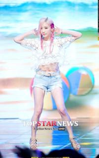 Taeyeon feet photo thumbnail