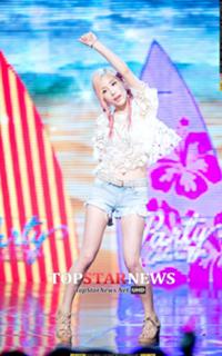 Taeyeon feet photo thumbnail