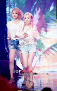 Taeyeon feet photo thumbnail