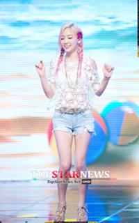 Taeyeon feet photo thumbnail