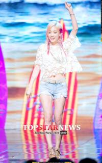 Taeyeon feet photo thumbnail
