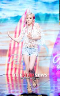 Taeyeon feet photo thumbnail