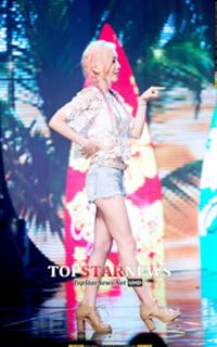 Taeyeon feet photo thumbnail