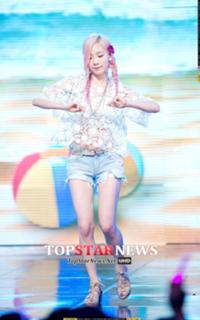 Taeyeon feet photo thumbnail