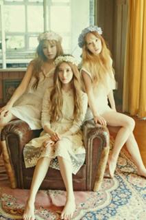 Taeyeon feet photo thumbnail