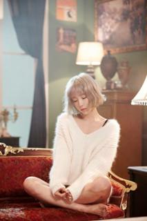 Taeyeon feet photo thumbnail
