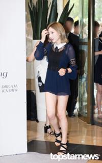Taeyeon feet photo thumbnail