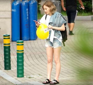 Taeyeon feet photo thumbnail