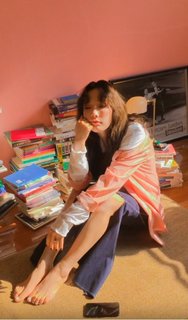 Taeyeon feet photo thumbnail