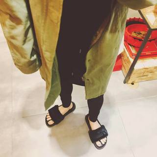 Taeyeon feet photo thumbnail