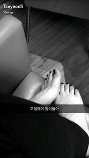 Taeyeon feet photo thumbnail