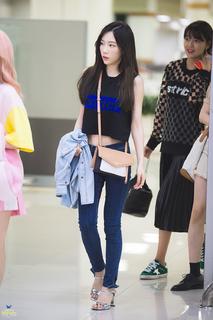 Taeyeon feet photo thumbnail