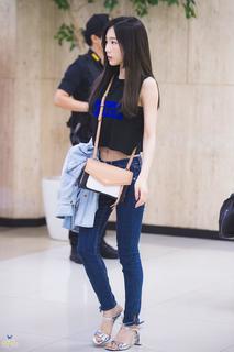 Taeyeon feet photo thumbnail